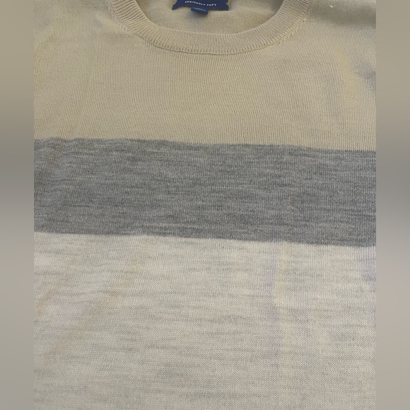 Apt. 9 defines handsome style with this Merino colorblock crewneck sweater. - Picture 2 of 6